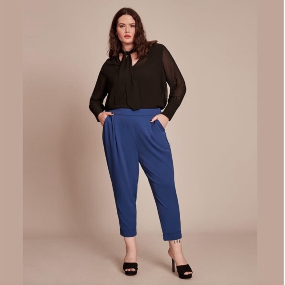 11 Honoré Navy Tapered Leg Above Ankle Cuffed Trouser Pant Navy.  Size 2…